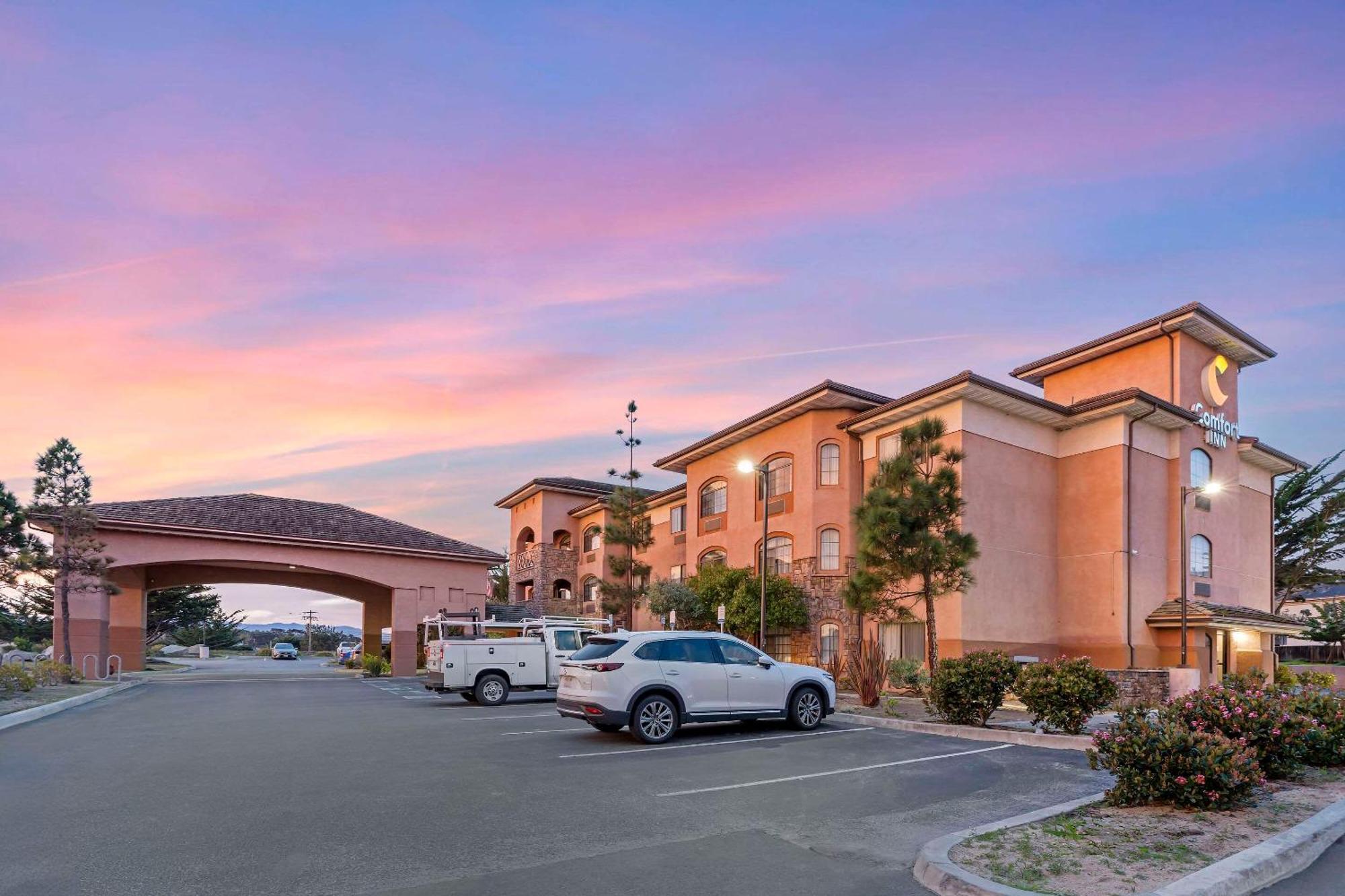 Comfort Inn Marina On The Monterey Bay Экстерьер фото