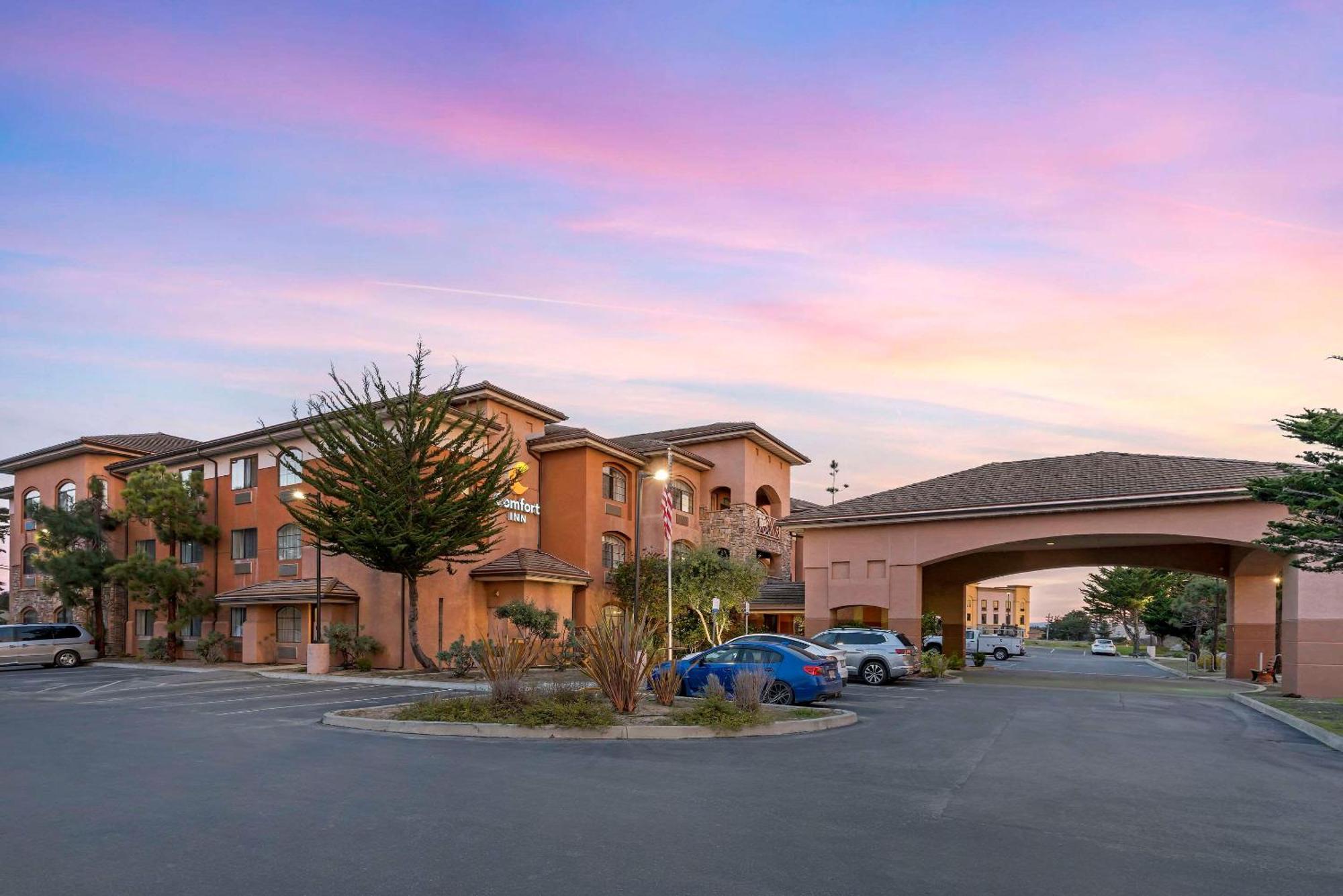 Comfort Inn Marina On The Monterey Bay Экстерьер фото